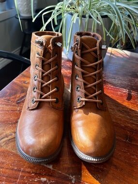 Kodiak Tan Leather Lace-Up Boots